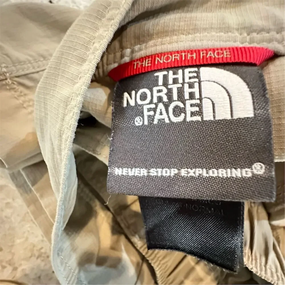 The North Face Men's Beige Cargo Shorts Size 35” Casual‎ Lightweight
